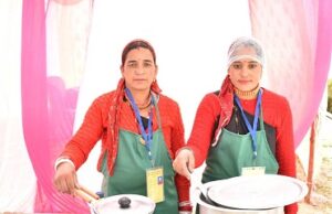 विधान सभा अध्यक्ष ऋतु खण्डूरी ने पहाडी व्यंजनों के स्टाल का किया निरीक्षण