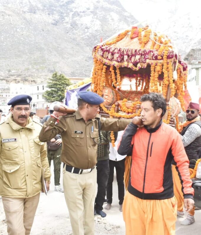 भगवान बद्रीनाथ के कल खुलेंगे कपाट सभी चल विग्रह डोलिया पहुंची बद्रीधाम
