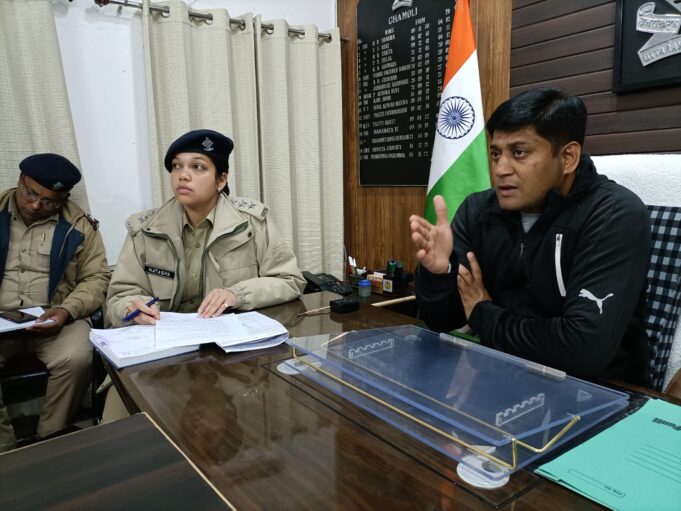 चारधाम यात्रा को सुगम और सुरक्षित बनाने के लिए चमोली पुलिस ने कसी कमर, पुलिस अधीक्षक ने दिए निर्देश