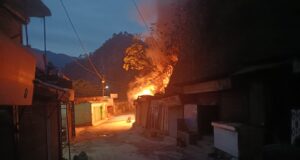यहां दुकानो में लगी आग लाखो माल हुवा खाक