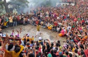 आस्था और विश्वास !– दहकते अंगारो के बीच जाख देवता का हैरतंगैज नृत्य,