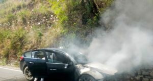 कार में लगी आग , सभी सवार सुरक्षित