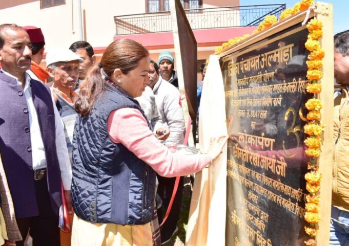 सोमेश्वर विधानसभा के स्याही देवी मंडल पहुंची स्थानीय विधायक व कैबिनेट मंत्री रेखा आर्या, रोड शो कर जताया जनता का धन्यवाद