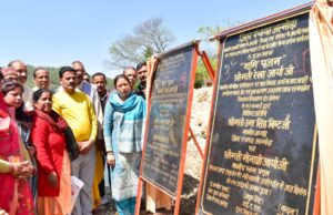 केबिनेट मंत्री रेखा आर्या ने किया त्रिवेणीघाट के निर्माण एवं सौंदर्यीकरण और लकड़ी टाल का स्थानान्तरण कार्य का शिलान्यास