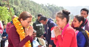 सोमेश्वर विधानसभा पहुंच कैबिनेट मंत्री रेखा आर्या ने सुनी ग्रामवासियों की समस्याएं, जल्द निस्तारण का दिया आश्वासन