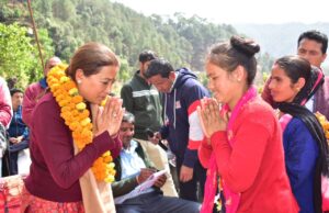 सोमेश्वर विधानसभा पहुंच कैबिनेट मंत्री रेखा आर्या ने सुनी ग्रामवासियों की समस्याएं, जल्द निस्तारण का दिया आश्वासन