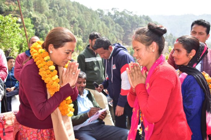 सोमेश्वर विधानसभा पहुंच कैबिनेट मंत्री रेखा आर्या ने सुनी ग्रामवासियों की समस्याएं, जल्द निस्तारण का दिया आश्वासन