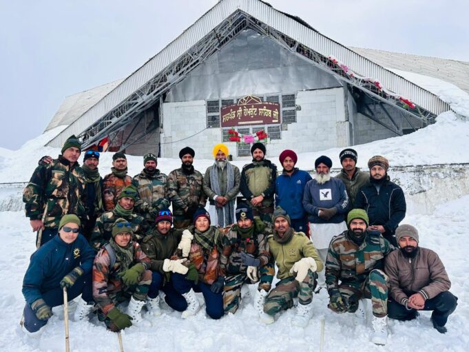 20मई को खुलेंगे हेमकुण्ड साहिब के कपाट, आस्था पथ पर बर्फ के बीच रोमांच से भरी रहेगी यात्रा