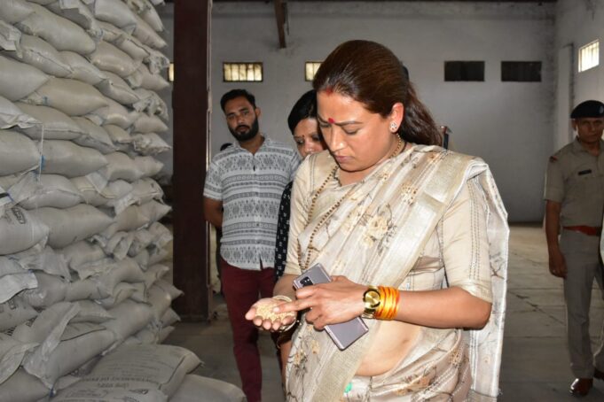 नैनीताल जनपद की प्रभारी मंत्री रेखा आर्या ने किया हल्द्वानी स्थित महिला कल्याण एवं पुनर्वास केंद्र का निरीक्षण