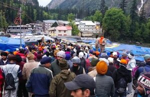 बारिस और बर्फवारी के चलते हेमकुण्ड साहिब यात्रा को घांघरिया में रोका गयाः एसपी चमोली