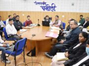 डीएम ने ली राजस्व विभाग की समीक्षा बैठक