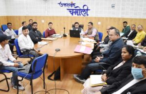 डीएम ने ली राजस्व विभाग की समीक्षा बैठक