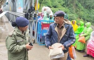 केदारनाथ में फिर बर्फवारी, पुलिस अधीक्षक डा विशाखा ने लिया व्यस्थाओं का जायजा