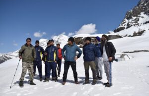 हेमकुण्ड साहिब की 18 किलोमीटर पैदल यात्रा मार्ग का जिलाधिकारी हिमांशु खुराना ने किया स्थलीय निरीक्षण।