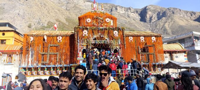 2लाख से अधिक श्रद्धालुओं ने किये बदरीविशाल के दर्शन