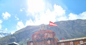 जिलाधिकारी चमोली ने यात्रा व्यवस्थाओ का किया निरीक्षण,आम श्रद्धालु बन किये दर्शन