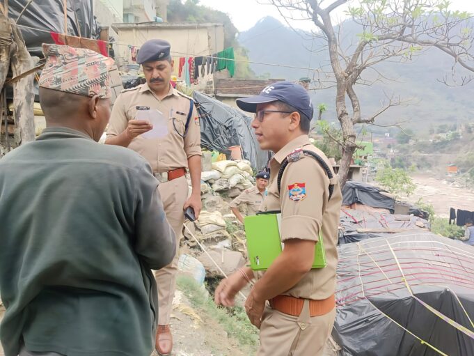 चमोली पुलिस का सत्यापन अभियान लगातार जारी