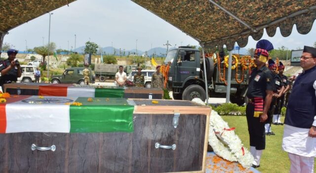 मुख्य मंत्री ने ऑप्रेशन त्रिनेत्र में हुए शहीदो को दी श्रधांजलि