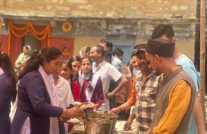 गोपीनाथ मंदिर में हंस फाउंडेशन ने आयोजित किया भंडारा