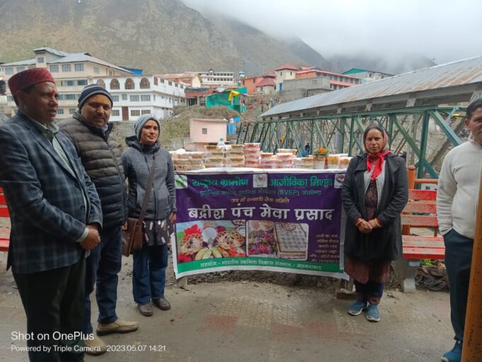 बद्रीनाथ धाम में. होटल और ढाबों में प्रशासन किया. औचक निरिक्षण