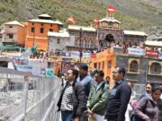 बद्रीनाथ में चल रहे पुनर्निर्माण कार्यो का जिलाधिकारी ने किया निरीक्षण