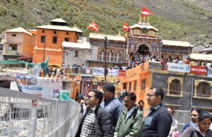 बद्रीनाथ में चल रहे पुनर्निर्माण कार्यो का जिलाधिकारी ने किया निरीक्षण