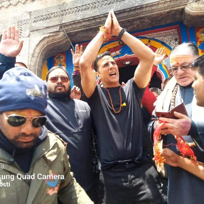 बॉलीवुड अभिनेता अक्षय कुमार ने किए बाबा केदार के दर्शन