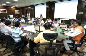 राजस्व प्राप्ति लक्ष्य को समय सीमा में करें पूरा:सीएम