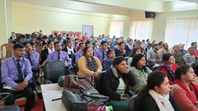 राजकीय महाविद्यालय गोपेश्वर में स्वास्थ्य एवम आयुर्वेद संगोष्ठी का आयोजन