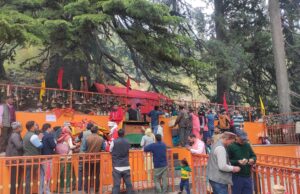 विधि विधान के साथ खुले वाण स्थित लाटू धाम के कपाट