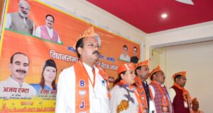 कार्यकर्ता प्रधानमंत्री नरेंद्र मोदी की 9 वर्षो के कार्यकाल की उपलब्धियां अंतिम छोर मे खड़े व्यक्ति तक पहुंचाए-रेखा आर्या