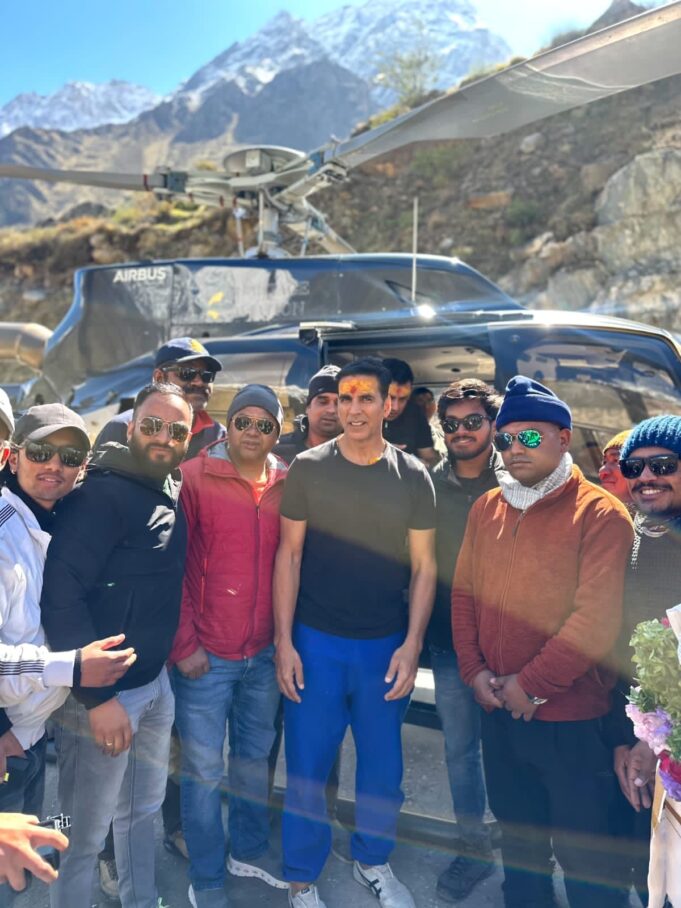 बॉलीवुड अभिनेता अक्षय कुमार पहुचे बद्रीविशाल