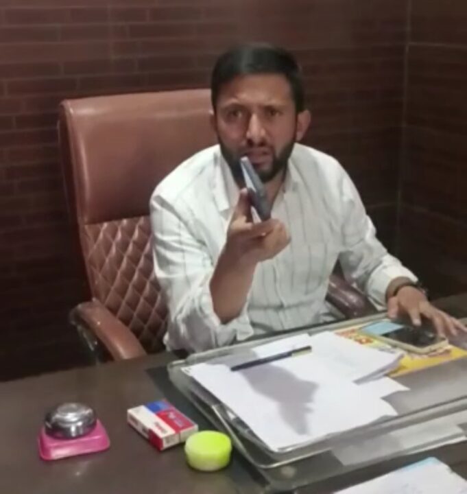 देवाल ब्लाक प्रमुख दर्शन दानु विकास खंड कार्यालय के कर्मचारी की नोकझोक ,प्रमुख के खिलाफ मुकदमा दर्ज