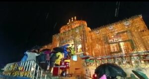 बद्रीनाथ धाम और हेमकुंड के साथ ऊंचाई वाले क्षेत्रों में बर्फवारी, तापमान में आई गिरावट