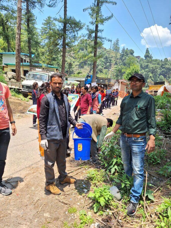 स्वच्छ्ता अभियान के तहत नगर निकाय एवं ग्राम पंचायतो में चलाया स्वछता अभियान