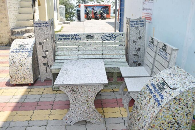 नगरपालिका जोशीमठ ने प्लास्टिक वेस्ट तैयार की समाग्री जिलाधिकरी ने की सराहना
