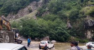 खचड़ा नाला उफान पर बना आफत