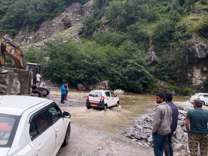 खचड़ा नाला उफान पर बना आफत