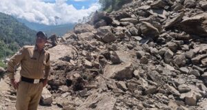 आफत की बारिसः बदरीनाथ राष्टीय राजमार्ग छिनका के पास अभी भी बाधित,