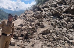 आफत की बारिसः बदरीनाथ राष्टीय राजमार्ग छिनका के पास अभी भी बाधित,