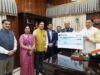 जोशीमठ आपदा प्रभावितो की मदद के लिए एसबीआई ne बढ़ाया हाथ सीएम् को सौंपा 2करोड़ का चेक
