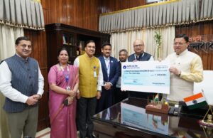 जोशीमठ आपदा प्रभावितो की मदद के लिए एसबीआई ne बढ़ाया हाथ सीएम् को सौंपा 2करोड़ का चेक