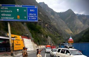 जोशीमठ में वीकेंड के दौरान यातायात व्यवस्था दुरस्त करने हेतु लागू की गयी वन वे व्यवस्था,