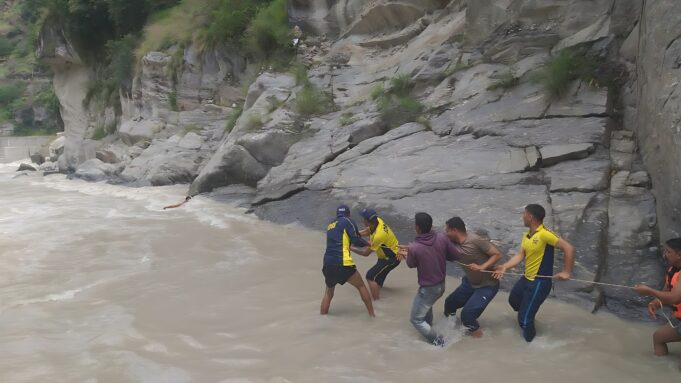 चमोली पुलिस ने बचायी बेजुबान “डब्बू” की जान