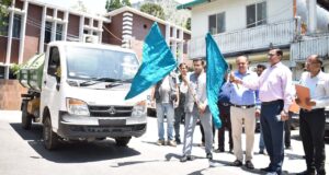 जिलाधिकारी ने स्वच्छता अभियान के तहत 9विकासखंडो के लिए हइड्रोलिक गार्बेज वाहन किये रवाना