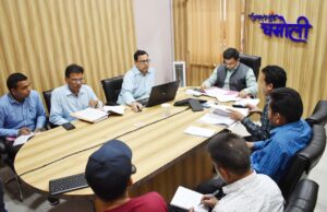 निराश्रित गोवंश संरक्षण को लेकर जिलाधिकारी ने ली बैठक।