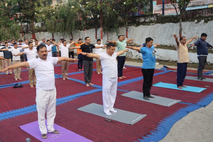 अंतर्राष्ट्रीय योग सप्ताह कार्यक्रम का पुलिस लाईन गोपेश्वर स्थित मैदान में हुआ शुभारंभ