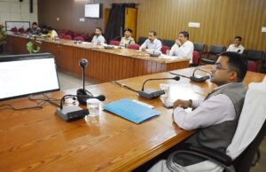 सुरक्षित यातायत को लेकर जिलाधिकारी ने ली बैठक