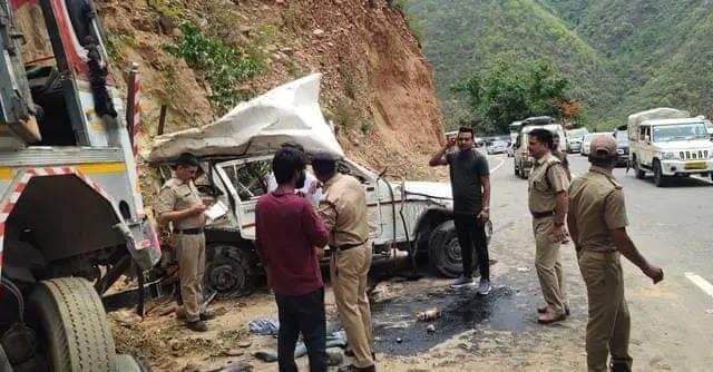 तीन धारा के पास ट्रक और बोलेरो की टक्कर दो लोगों की मौत अन्य घायल