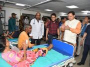 मुख्यमंत्री ने दून मेडिकल कॉलेज चिकित्सालय का किया औचक निरीक्षण, दिए आवश्यक निर्देश